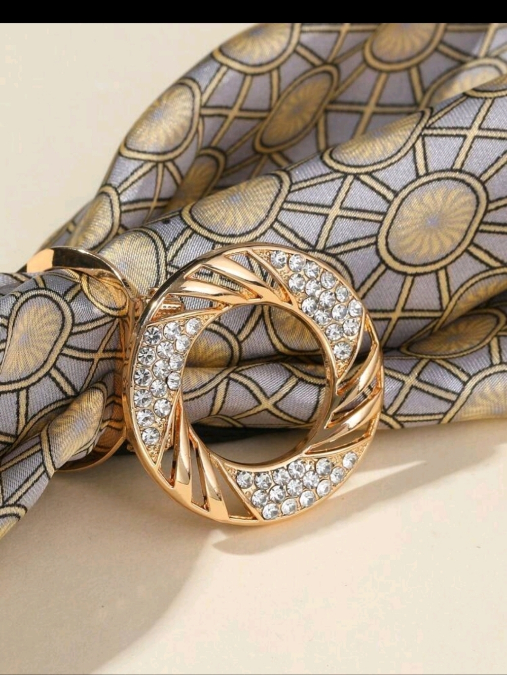 🆕️✨️ GOLD-TONE & RHINESTONES ROUND SCARF CLIP & BROOCH PIN ACCESSORY ✨️